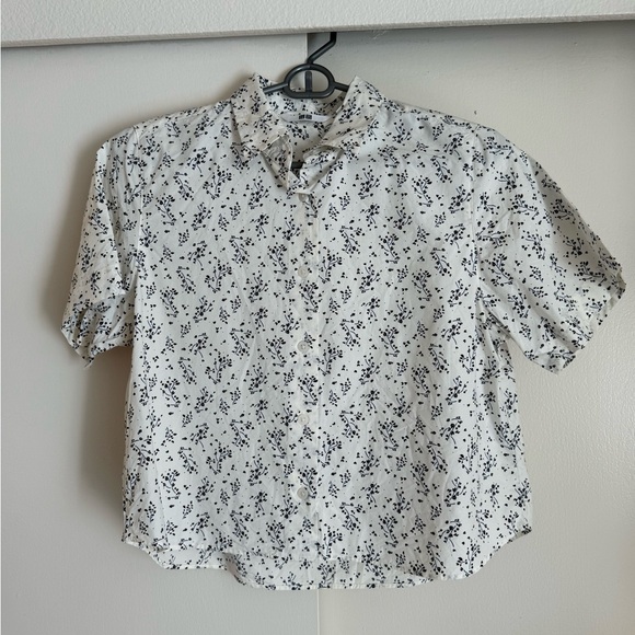 UNIQLO Japan black and white floral button up - Picture 1 of 3